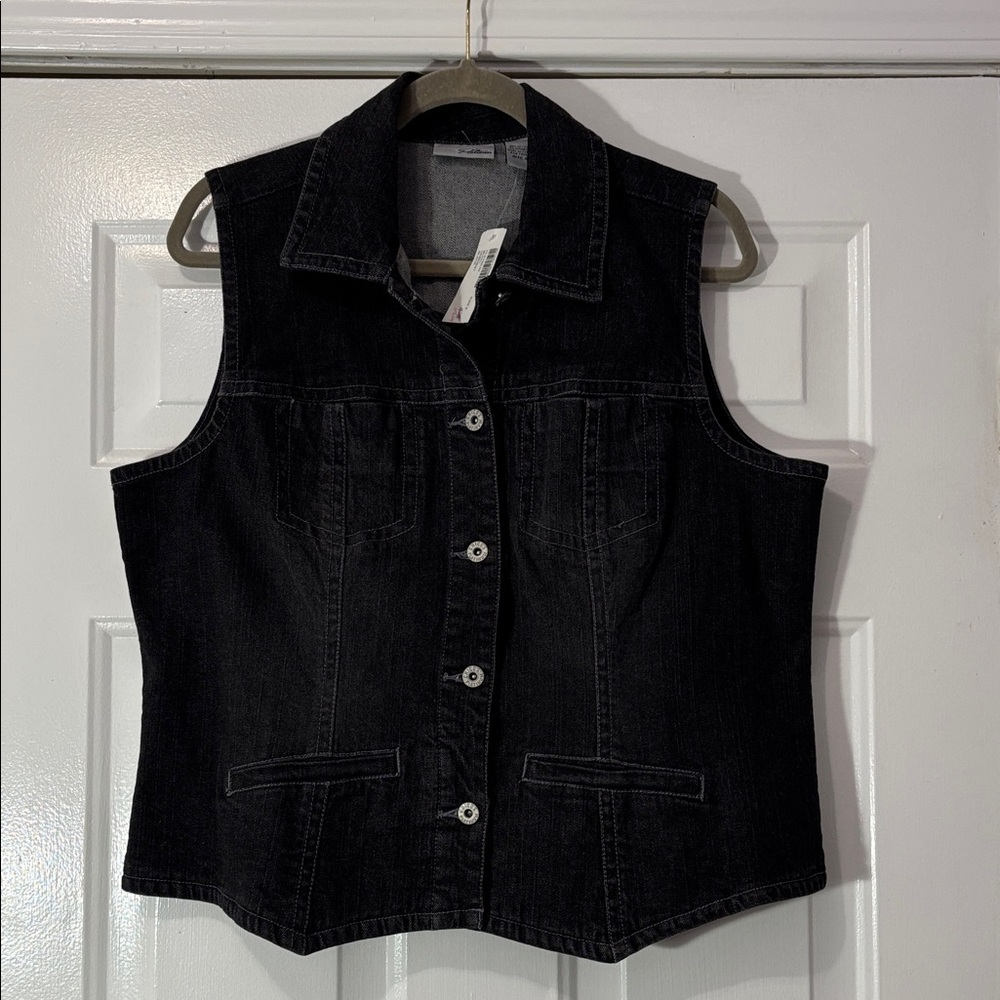 Chicos Platinum brand denim vest. size 2/Large New w Tags